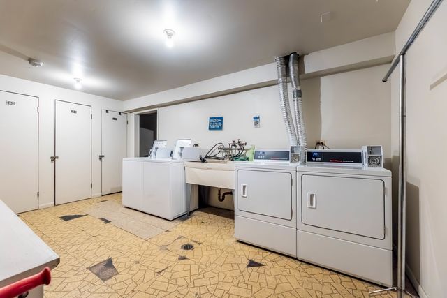 8830 Mobile Avenue 201, Oak Lawn, IL 60453