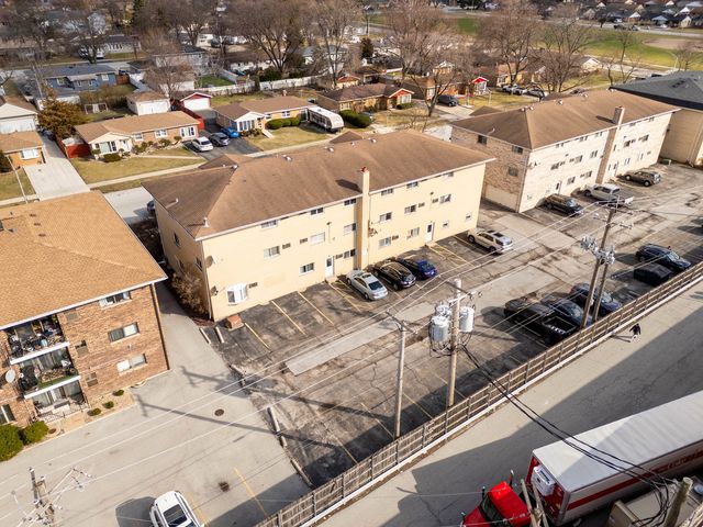 8830 Mobile Avenue 201, Oak Lawn, IL 60453