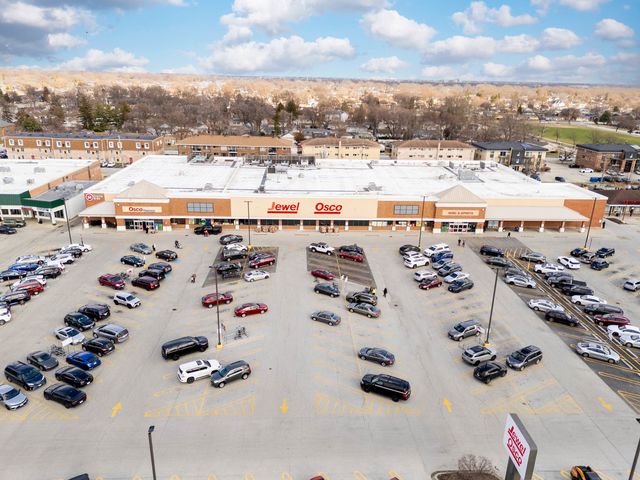 8830 Mobile Avenue 201, Oak Lawn, IL 60453