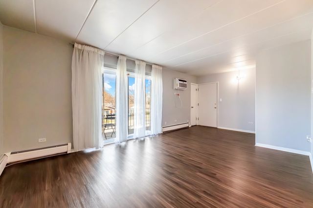 8830 Mobile Avenue 201, Oak Lawn, IL 60453