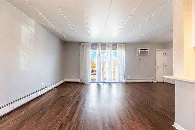 8830 Mobile Avenue 201, Oak Lawn, IL 60453