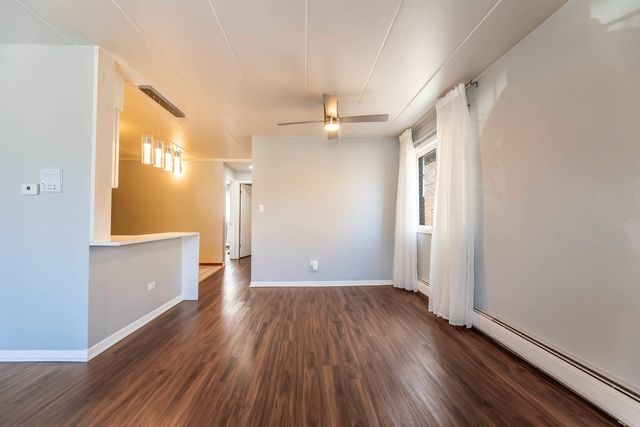 8830 Mobile Avenue 201, Oak Lawn, IL 60453