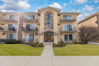 8830 Mobile Avenue 201, Oak Lawn, IL 60453