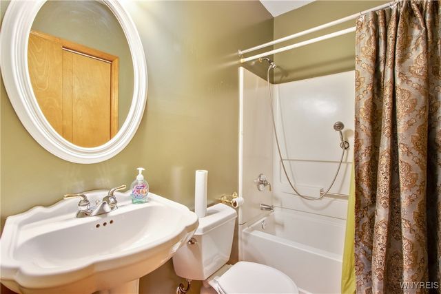 2454 Niagara Road, Wheatfield, NY 14304