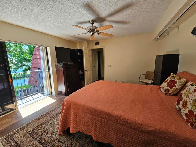 9982 NW 6th Court, Plantation, FL 33324