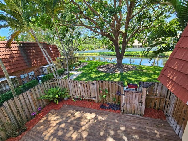 9982 NW 6th Court, Plantation, FL 33324
