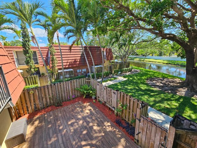 9982 NW 6th Court, Plantation, FL 33324