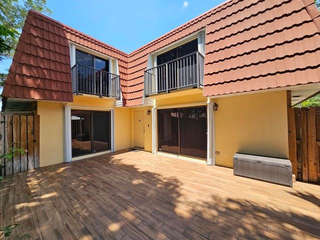 9982 NW 6th Court, Plantation, FL 33324