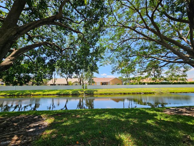 9982 NW 6th Court, Plantation, FL 33324