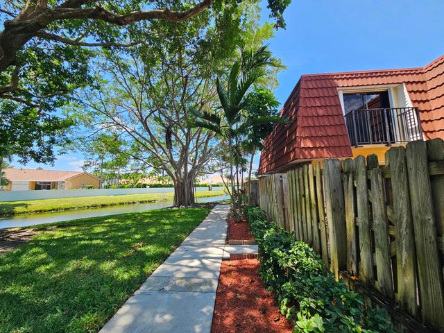 9982 NW 6th Court, Plantation, FL 33324