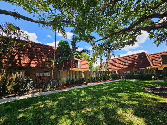 9982 NW 6th Court, Plantation, FL 33324