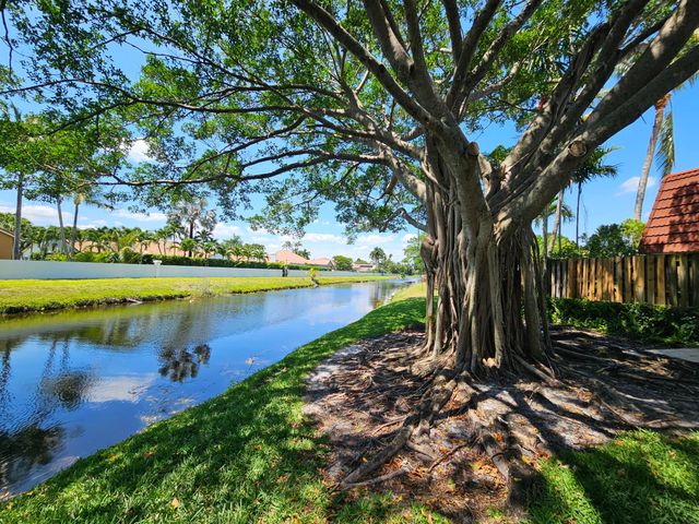 9982 NW 6th Court, Plantation, FL 33324