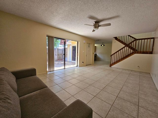 9982 NW 6th Court, Plantation, FL 33324