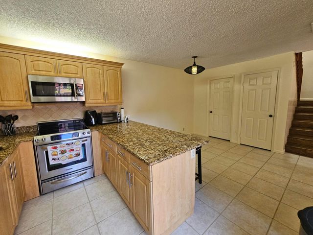 9982 NW 6th Court, Plantation, FL 33324