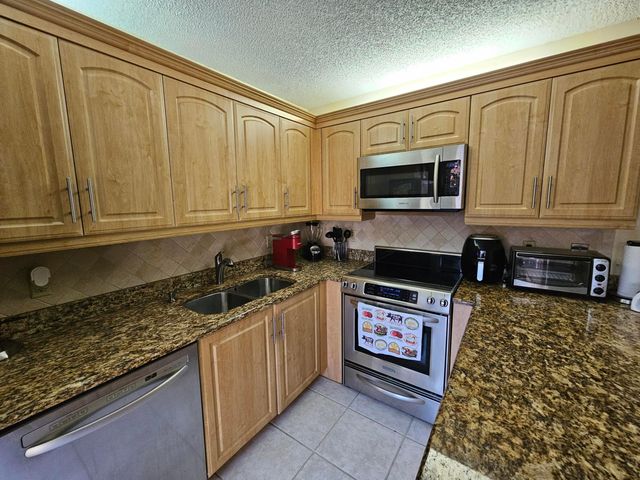 9982 NW 6th Court, Plantation, FL 33324