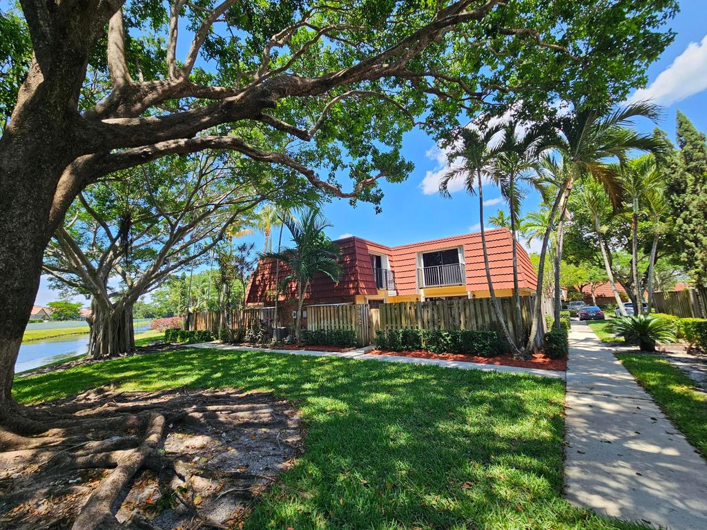 9982 NW 6th Court, Plantation, FL 33324