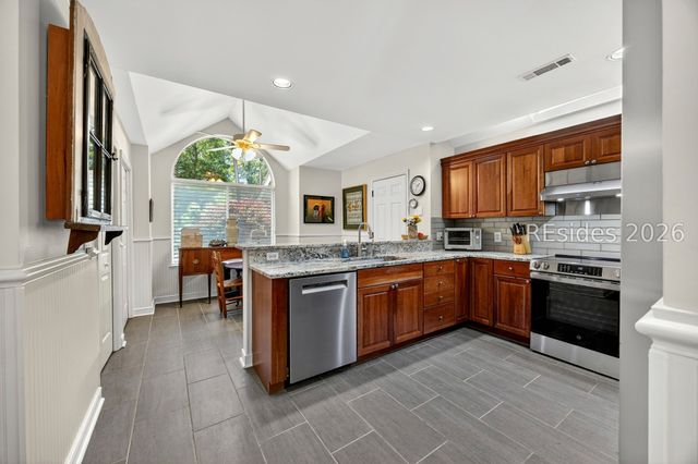 8 Hickory Knoll Pl, Hilton Head Island, SC 29926