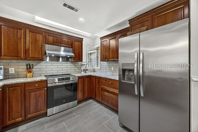 8 Hickory Knoll Pl, Hilton Head Island, SC 29926
