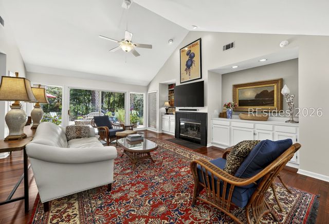 8 Hickory Knoll Pl, Hilton Head Island, SC 29926
