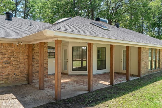 92 S Meadow Lane, Haughton, LA 71037