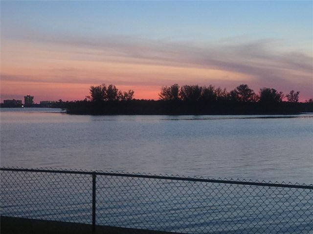 5694 OAKHURST DRIVE, Seminole, FL 33772