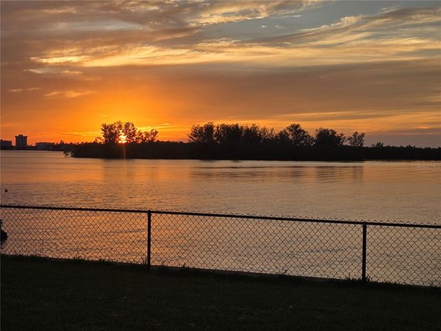 5694 OAKHURST DRIVE, Seminole, FL 33772