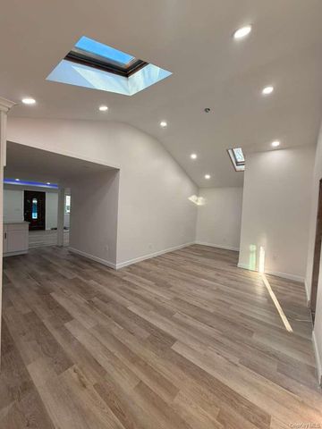 284 15th Street, West Babylon, NY 11704