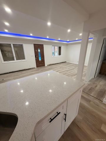 284 15th Street, West Babylon, NY 11704