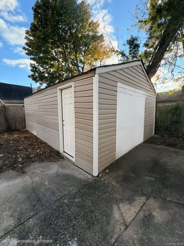 284 15th Street, West Babylon, NY 11704