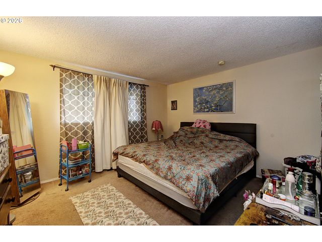 11612 Sw 49TH Ave, Portland, OR 97219