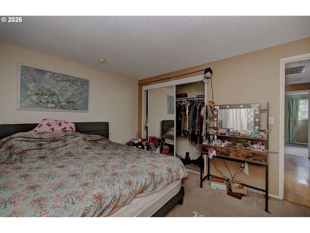 11612 Sw 49TH Ave, Portland, OR 97219