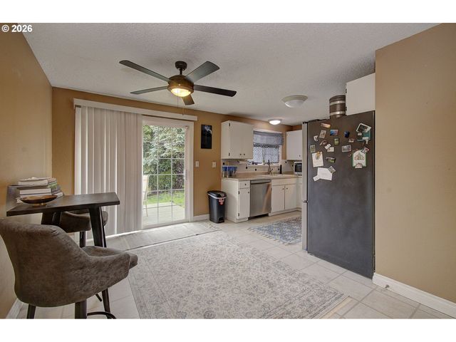 11612 Sw 49TH Ave, Portland, OR 97219