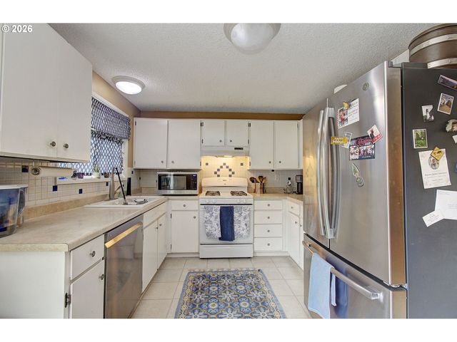 11612 Sw 49TH Ave, Portland, OR 97219