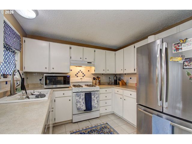 11612 Sw 49TH Ave, Portland, OR 97219