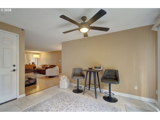 11612 Sw 49TH Ave, Portland, OR 97219