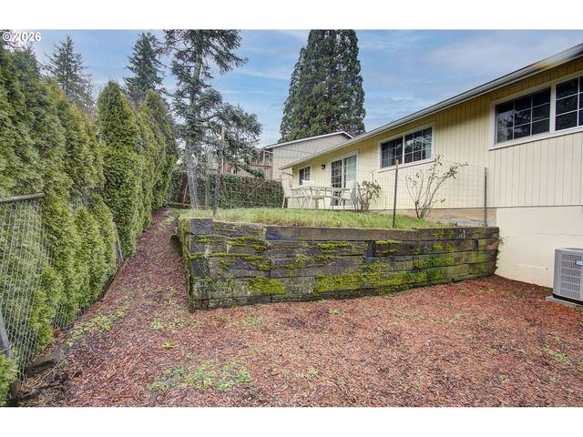 11612 Sw 49TH Ave, Portland, OR 97219