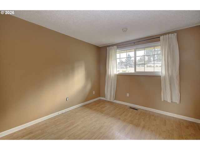 11612 Sw 49TH Ave, Portland, OR 97219