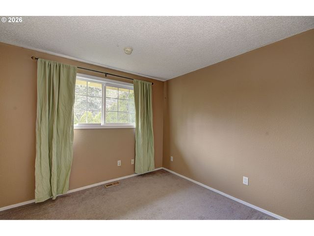 11612 Sw 49TH Ave, Portland, OR 97219