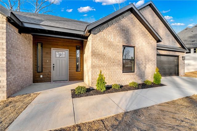 4 Bridlington Drive, Bella Vista, AR 72714