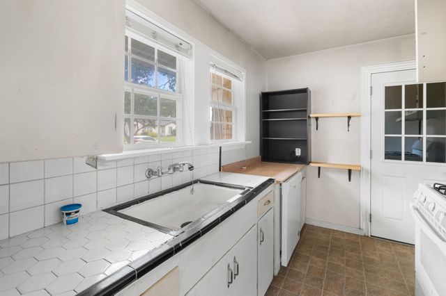 813 Truman Street, Arlington, TX 76011