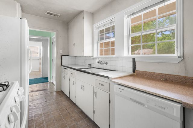 813 Truman Street, Arlington, TX 76011