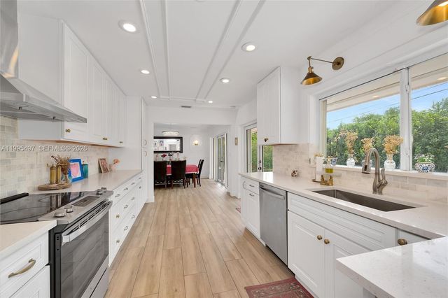 9370 SW 82nd St, Miami, FL 33173