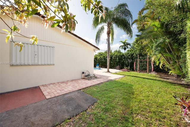 9370 SW 82nd St, Miami, FL 33173
