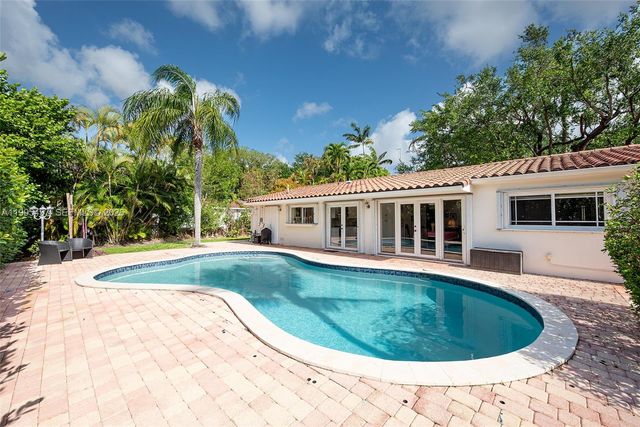 9370 SW 82nd St, Miami, FL 33173