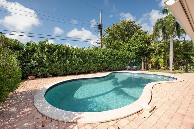 9370 SW 82nd St, Miami, FL 33173