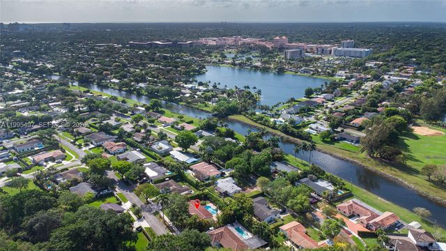 9370 SW 82nd St, Miami, FL 33173