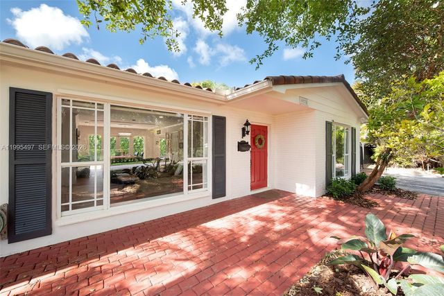 9370 SW 82nd St, Miami, FL 33173
