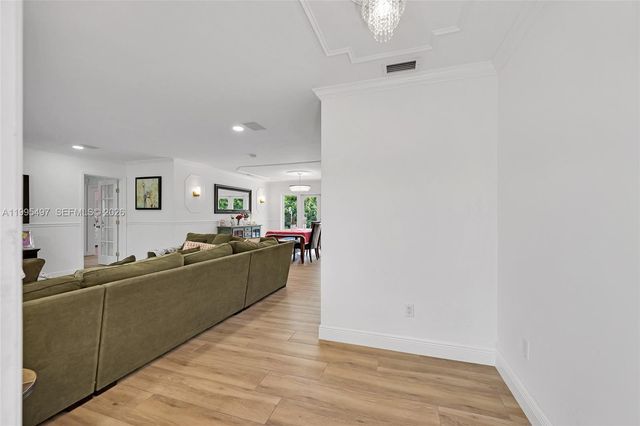 9370 SW 82nd St, Miami, FL 33173