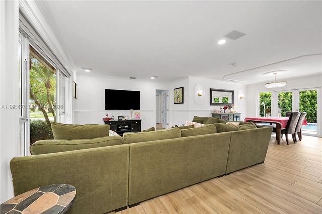 9370 SW 82nd St, Miami, FL 33173
