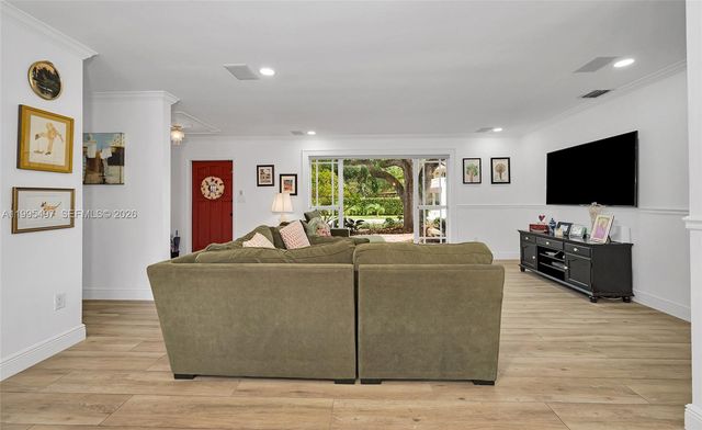 9370 SW 82nd St, Miami, FL 33173